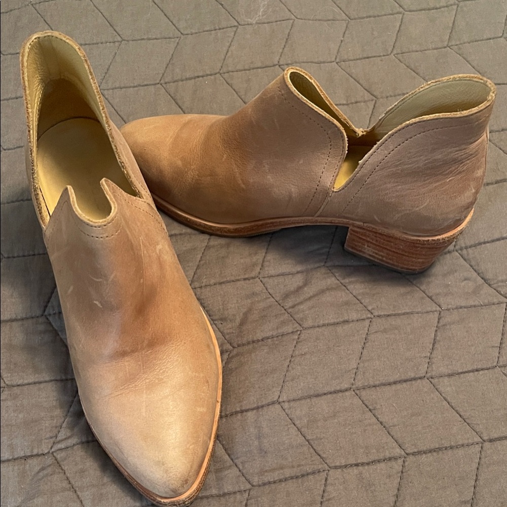 Nisolo Tan Ankle Boots Classic Chelsea Design